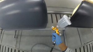 Срезаем молдинги удаляем коррозию на алюминиевых дверях Мерса 221 и красим