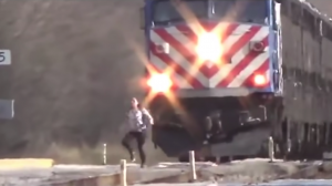 На волоске от смерти! | Жуткие катастрофы и чудесные спасения | Подборка 2022 #9