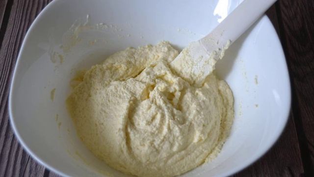 Манник с яблоками на сметане