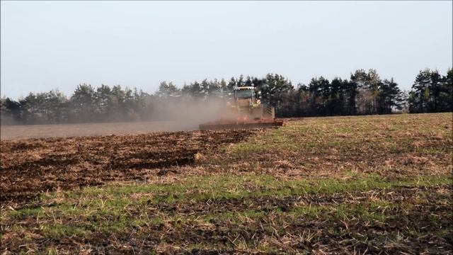 Спаренные колеса на CLAAS XERION 5000 , работаем в Воронежской области. смотреть онлайн