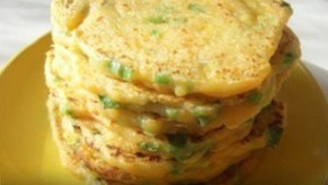 Лепешки с луком и морковкой