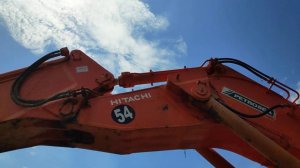 EXCAVATOR HITACHI EX-2600 PARKED