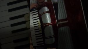 Я играю на аккордеоне ,,Во саду ли в огороде " и ,,Мой первый вальс".