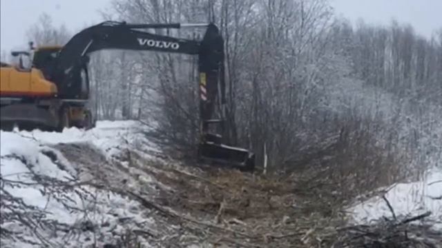 Расчистках обочин гидравлическим мульчером Tmc Cancela THB-150 Идеальный мульчер на экскаватор Volv