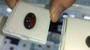 Камень Опал для ювелирных украшений.