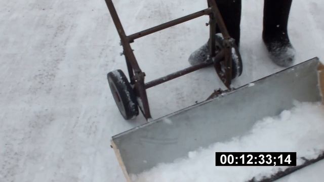 Самодельный снегоуборщик превращается...