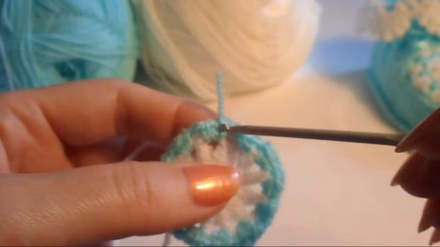 Как связать крючком пинетки Незабудки Часть 1 из 2 смотреть онлайн