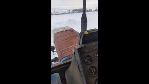 Вождение трактора МТЗ 82 на учебном полигоне