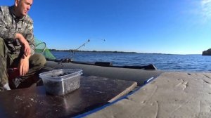 Рыбалка на Волге! Клёв Леща на кормушку с лодки .