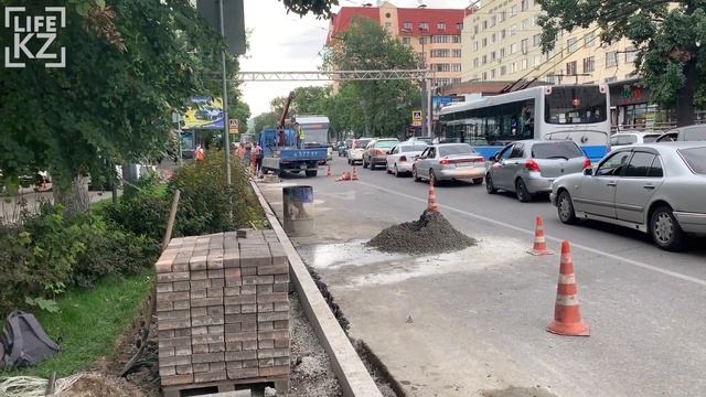 В АЛМАТЫ СНОВА МЕНЯЮТ БОРДЮРЫ! смотреть онлайн