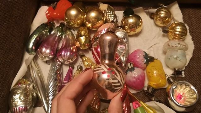 Старый чемодан. С игрушками. Ёлочными :) смотреть онлайн