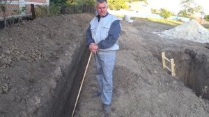 25. Подготовка котлована септика, траншеи канализационного трубопровода. Вечер