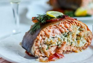 Фаршированная горбуша в духовке.