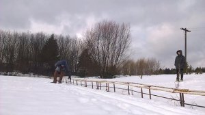 Песок под ногами... Зимой на футбольном поле!?