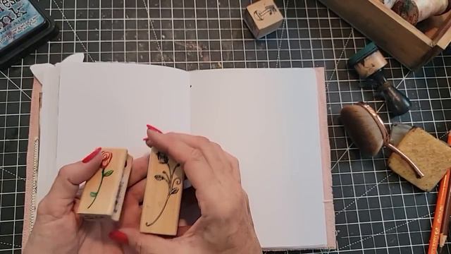 Flat Writing Junk Journal! More Ideas & Tips! Decorating without added bulk! The Paper Outpost:) смотреть онлайн