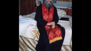 Старец Ефрем Аризонский творит Iисусову молитву