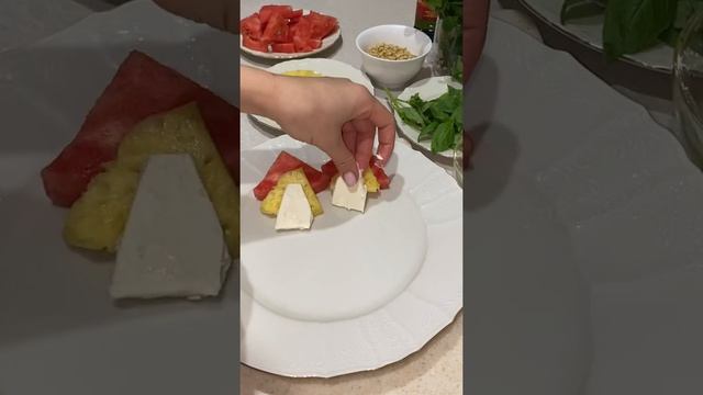 Арбузный салат с мягким рассольным сыром. ?? смотреть онлайн