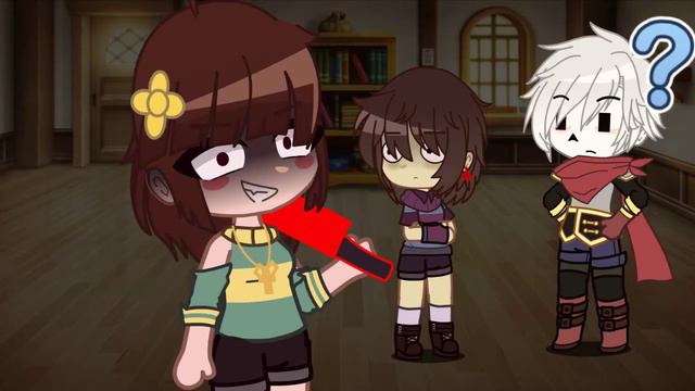 She looks at me | Ophelia - Chan смотреть онлайн