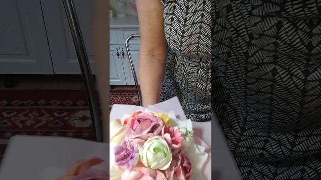 Сборка букета из зефира в стаканчик из-под кофе