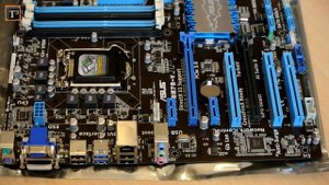Fileserver CPU and RAM installation ▪ Unboxing ASUS P8B75-V mainboard