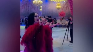 Тухфаи Зулайхо бо писаронаш ба Модар дар туйи Бародараш