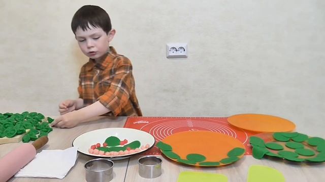 21 06 2022г  Тимофей Репников лепка пельменей одновременно читая стихотворения