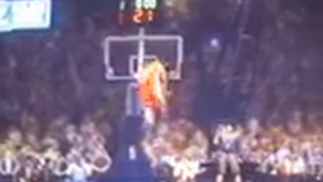 CRAZY LEBRON JAMES DUNK- nba live 08 смотреть онлайн