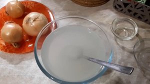 Салат из лука. Дёшево и вкусно.