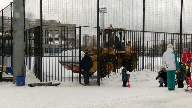 КАК РАБОТАЕТ САМЫЙ БОЛЬШОЙ КАТОК ГОРОДА 21.12.2016 смотреть онлайн