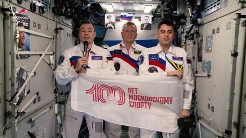 Российские космонавты записали поздравление со 100-летием московского спорта с борта МКС