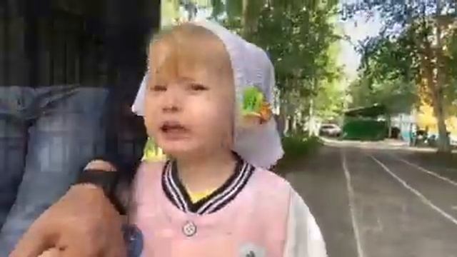 В садик хочу. Первые 2 часа в садике, ребёнок не хочет уходить из садика смотреть онлайн