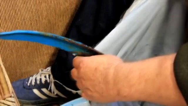 Дубление, жирование, сушка и разминание шкуры Выделка овчины. Часть 4 смотреть онлайн