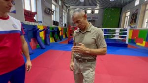 Задержание спереди рывком