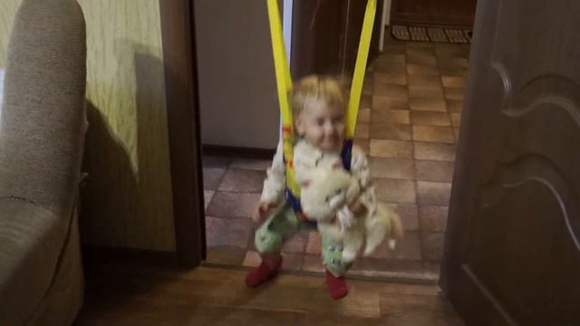 Детские прыгунки . смотреть онлайн