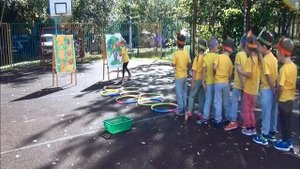 Авторская подвижная игра Собери фрукты и овощи