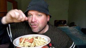 ОБЖОР макароны с тушенкой из конины/мукбанг дачный завтрак