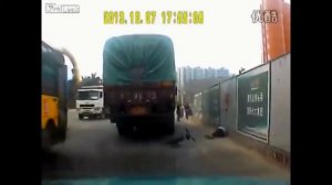 велосепед под грузовик velosiped under the truck