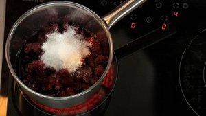 Корона из бараньих ребрышек с баклажанами