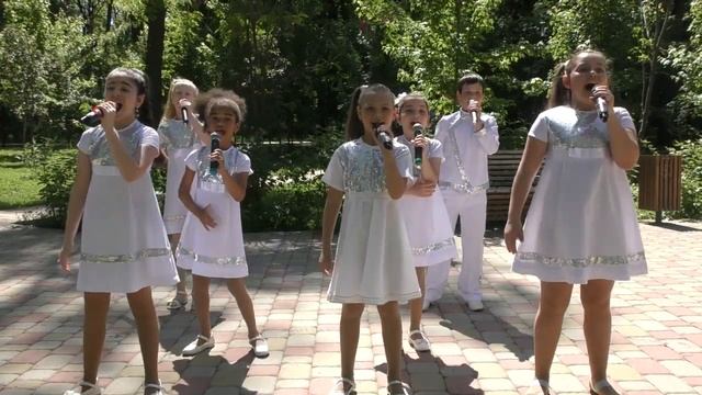 Мы встречаем праздник лета смотреть онлайн