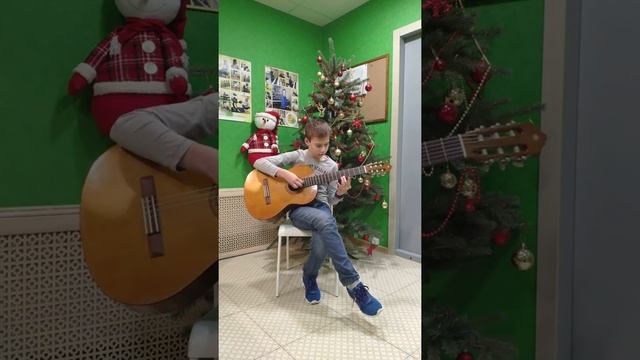 Уроки игры на гитаре для детей | Школа музыки "Три Четверти" смотреть онлайн