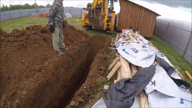 JSB копает глубокую траншею