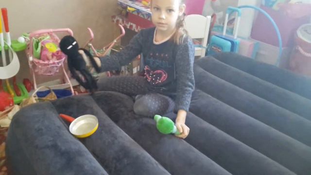 Игрушки из майкравта Зомби и Эндермен и я прикотовила Еду 😙🙂☺🐯🐱 смотреть онлайн