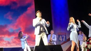 Небо. Анна Смолькова, Александр Котенко и шоу-оркестр Street-band