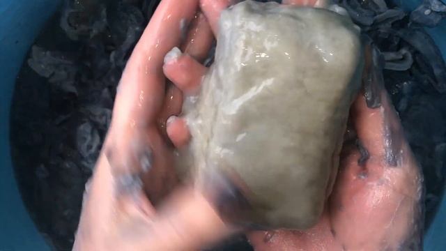 ??? ТАЗ ЧЁРНОГО РАЗМОКШЕГО МЫЛА РАЗНЫХ ФИРМ/ АСМР/ SOAKED BLACK SOAP/ ASMR ??? смотреть онлайн