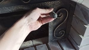 Вариант если дымит барбекю или камин....