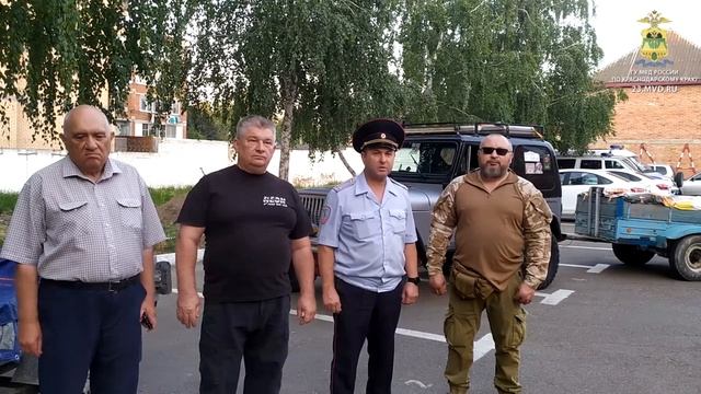 Сотрудники полиции Усть-Лабинского района оказали гуманитарную помощь жителям Джубги