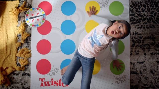 Hasbro Gaming - Twister 'Twist Your Arm!' Family Game Night Promo смотреть онлайн