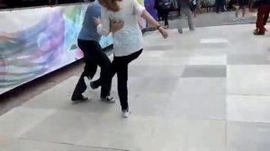 Филевский парк. Танцевальная группа парка