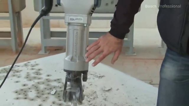 Отбойный молоток электрический, Bosch GSH 27 VC - для сложных работ смотреть онлайн