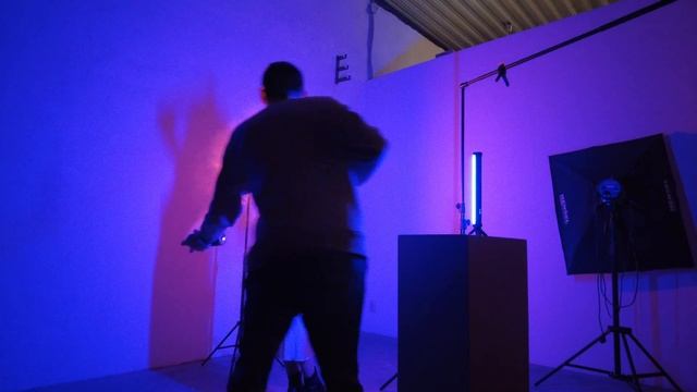 Креативные портреты с доступными по цене RGB-источниками света: бэкстейдж